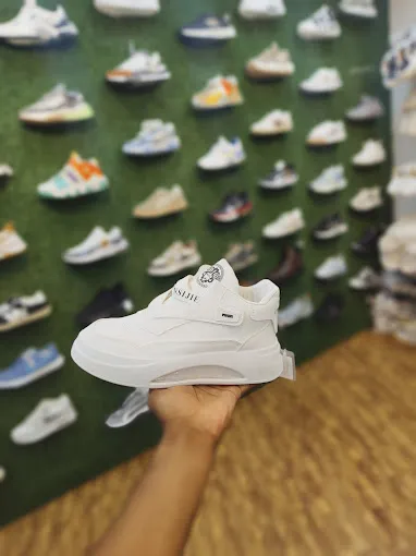 LGK SHOE WORLD